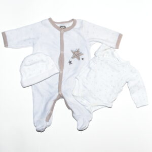 Ensemble - taille 54 - 1 mois - trois kilos sept